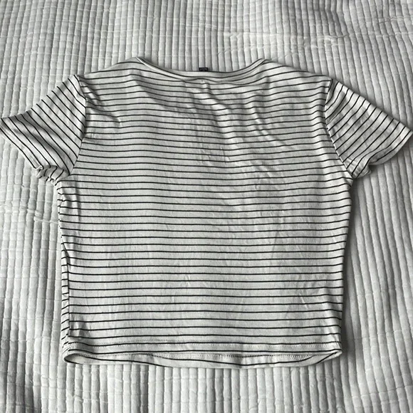 Lulu’s Cropped T - Picture 3 of 3